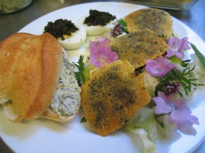 Die Kraft der Brennnessel auf einem Teller