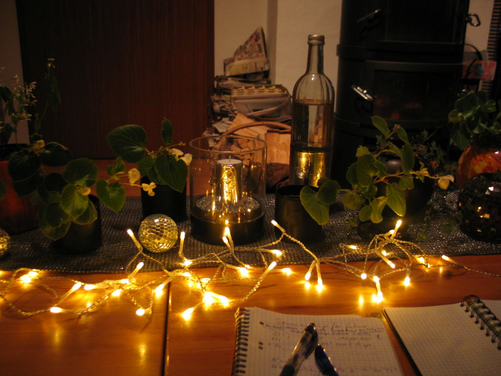 Lichterkette vorm Kamin.jpg